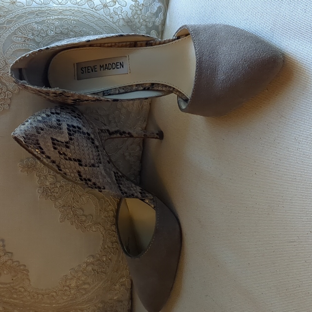 Suede snake print Steve Madden size 6 heels
